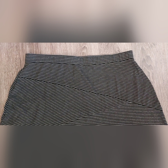 Indigo Black and Grey Striped Knee Length Knit Skirt Size 1X Summer Casual Work - Picture 4 of 6
